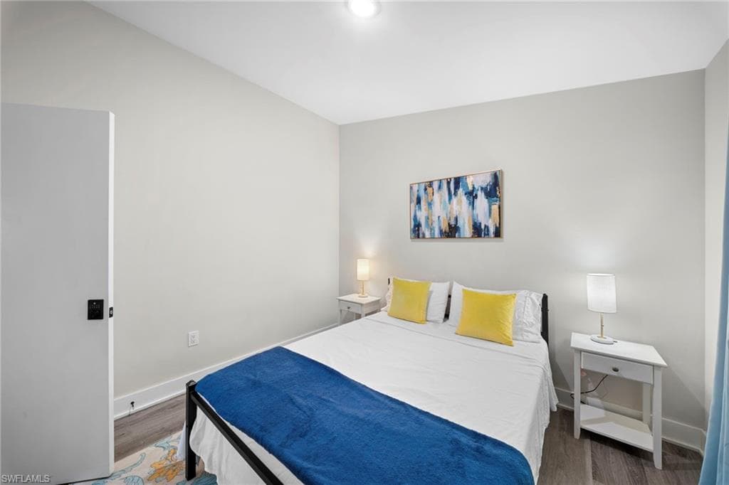 3260 Woodside AVE-20