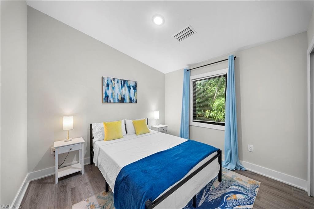 3260 Woodside AVE-19