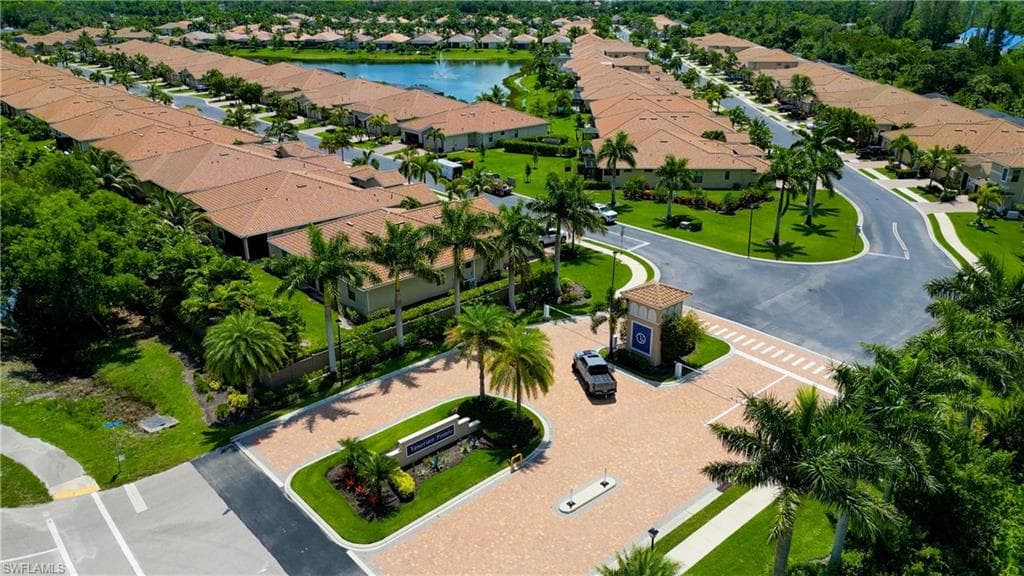 8260 Venetian Pointe DR-46