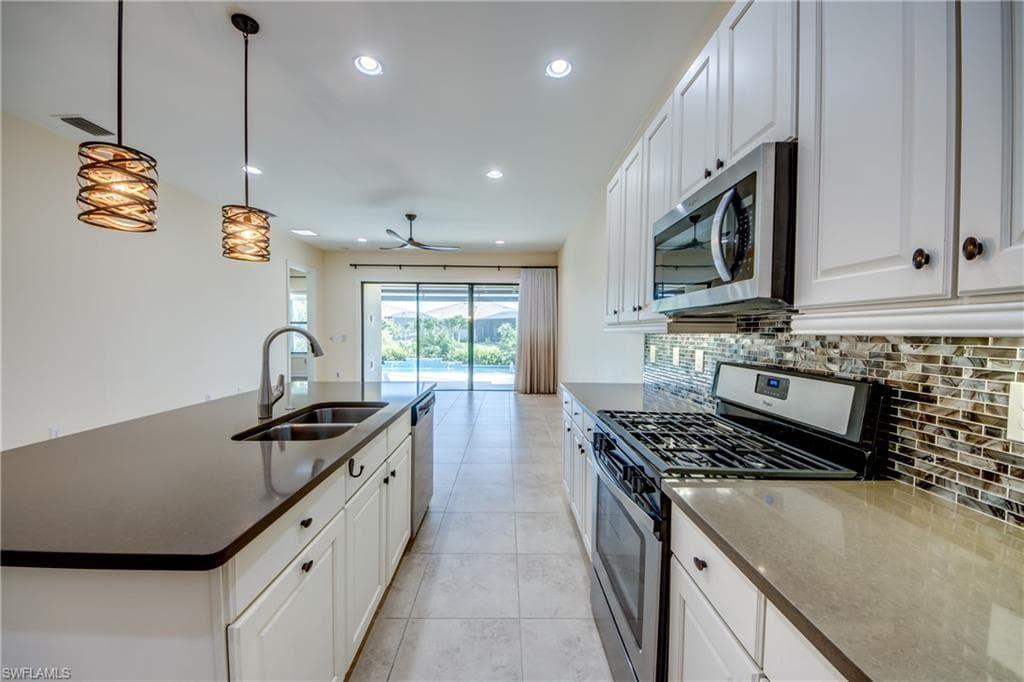 8260 Venetian Pointe DR-17