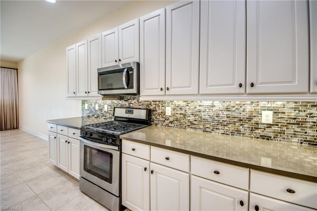 8260 Venetian Pointe DR-16
