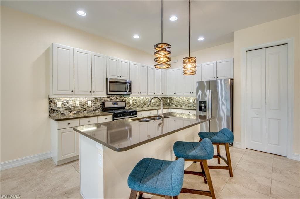 8260 Venetian Pointe DR-12