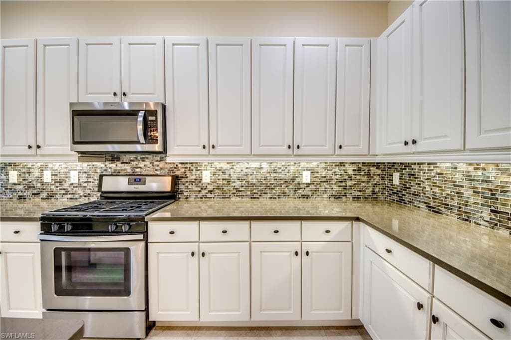 8260 Venetian Pointe DR-15