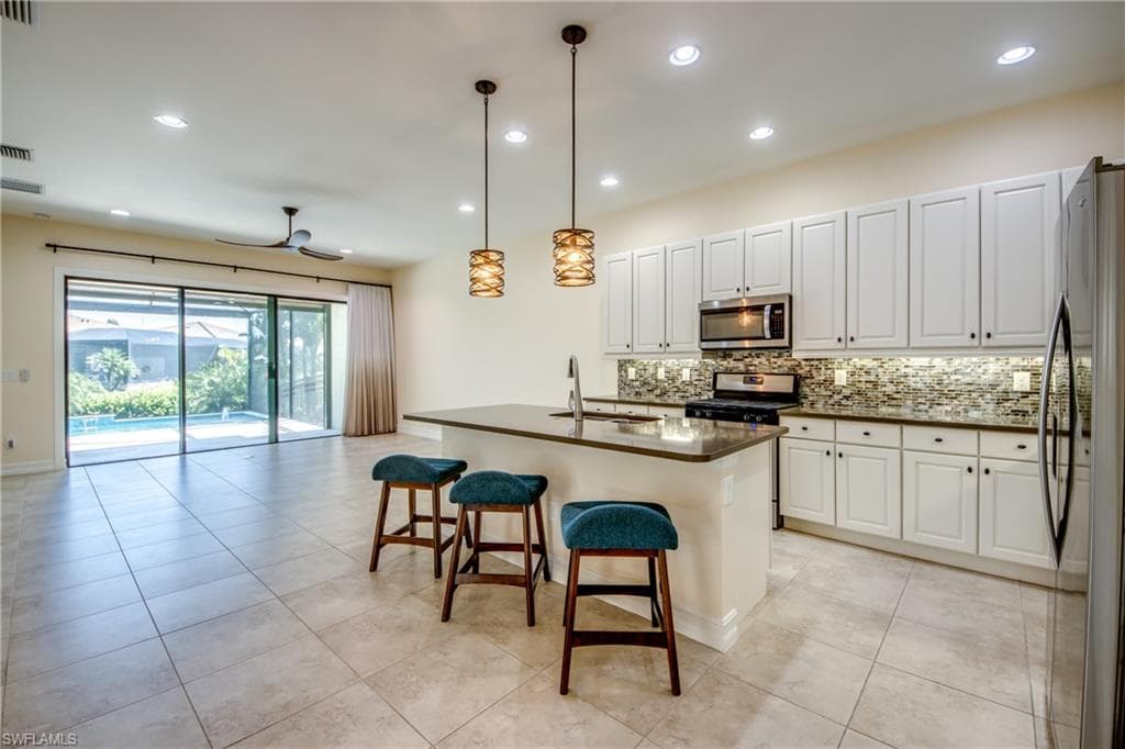 8260 Venetian Pointe DR-11