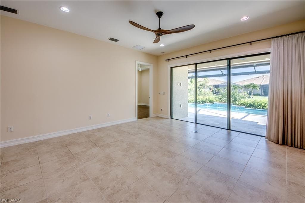 8260 Venetian Pointe DR-21