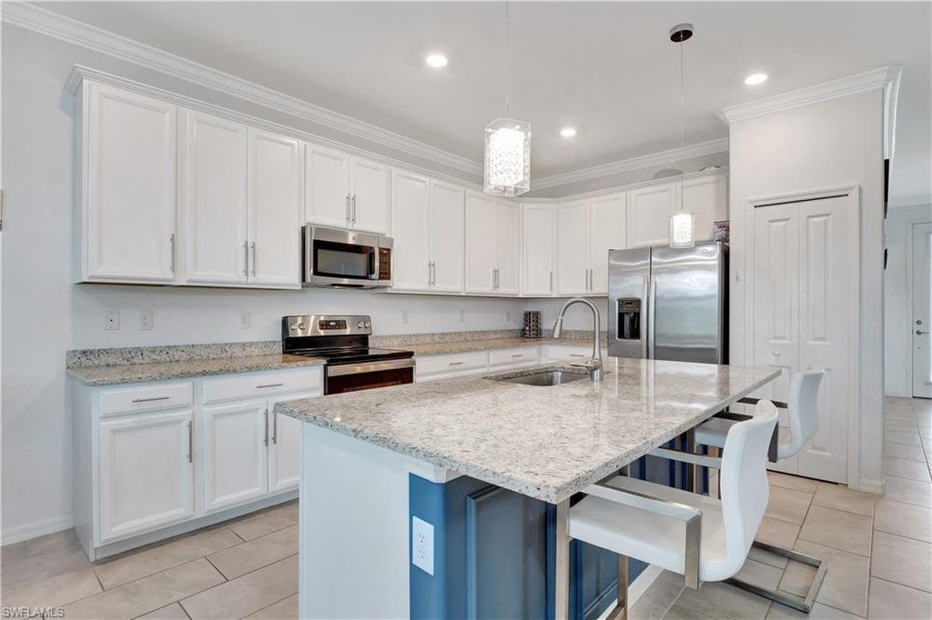 2122 Hamlin ST-2