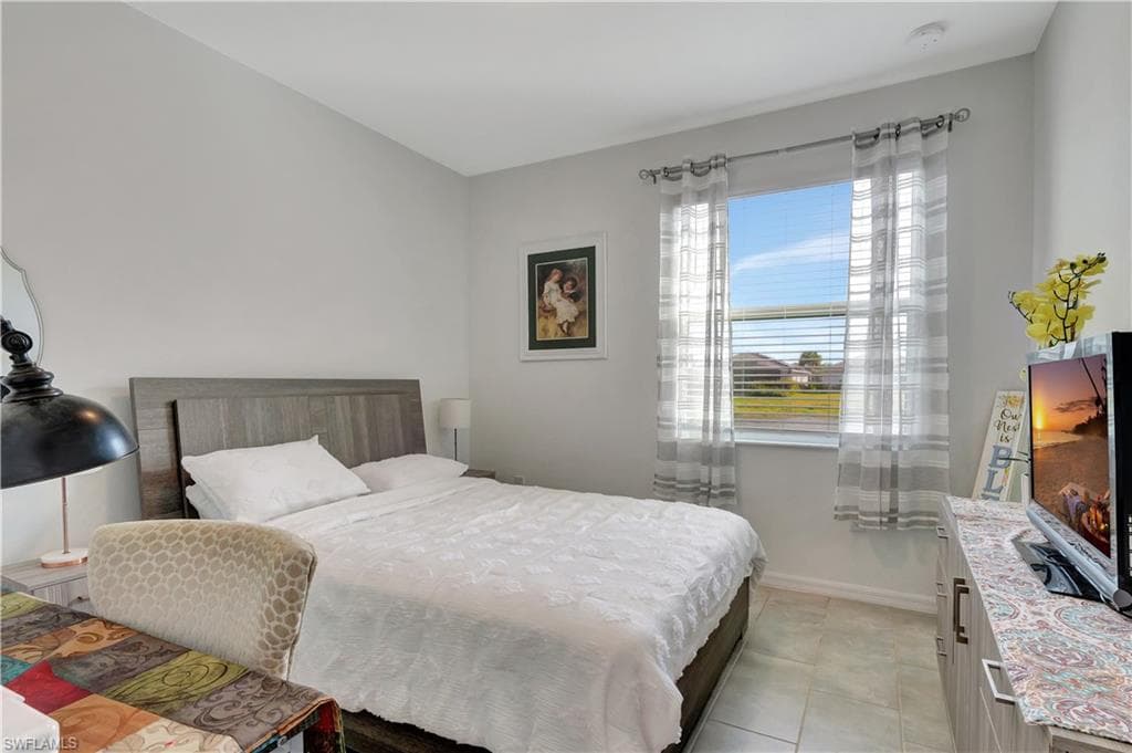 2122 Hamlin ST-13