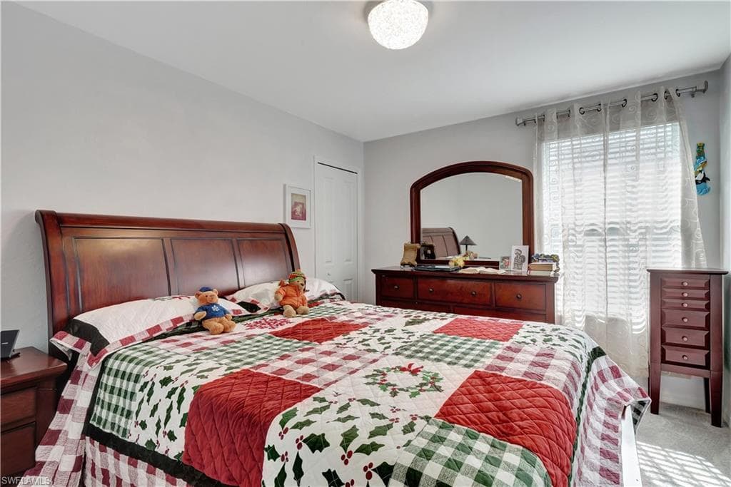 2122 Hamlin ST-28