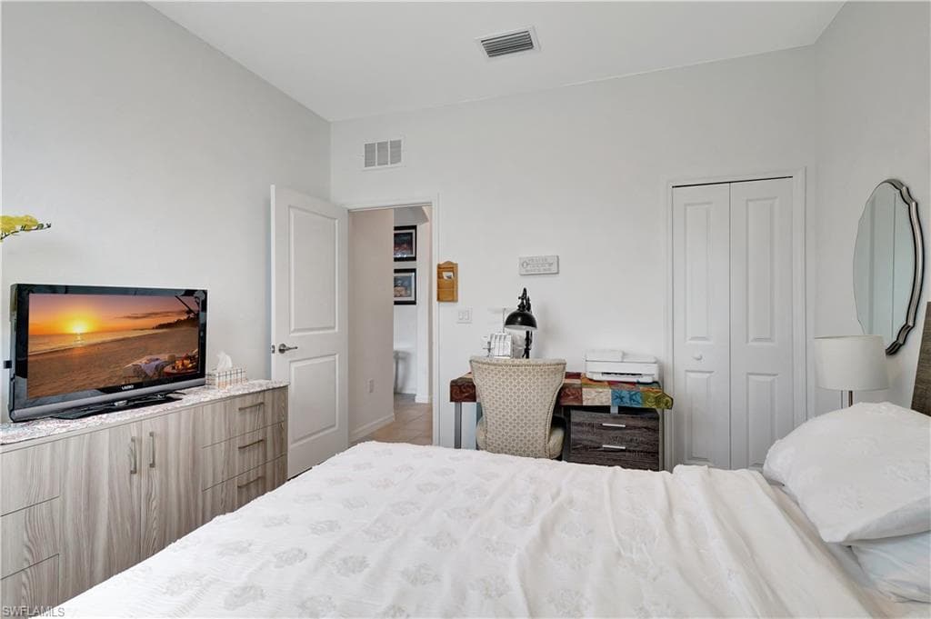 2122 Hamlin ST-14