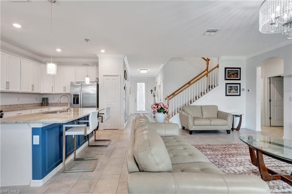 2122 Hamlin ST-8