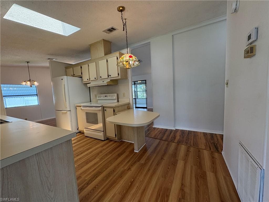 7 Oceans BLVD 7-2