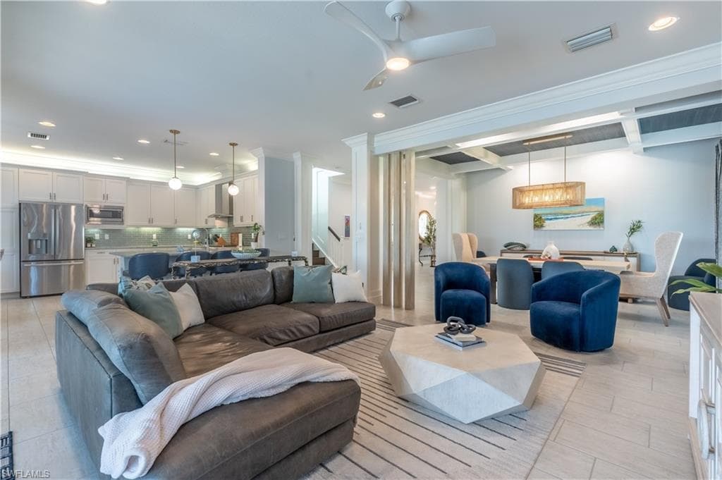 4347 Aurora ST-6