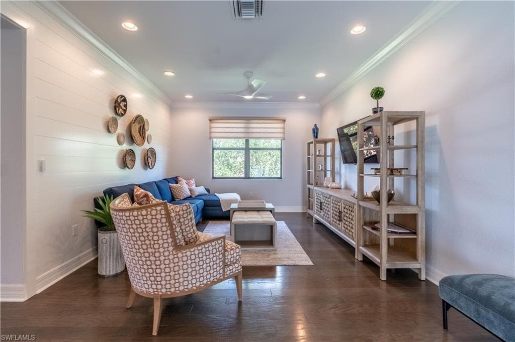4347 Aurora ST-18