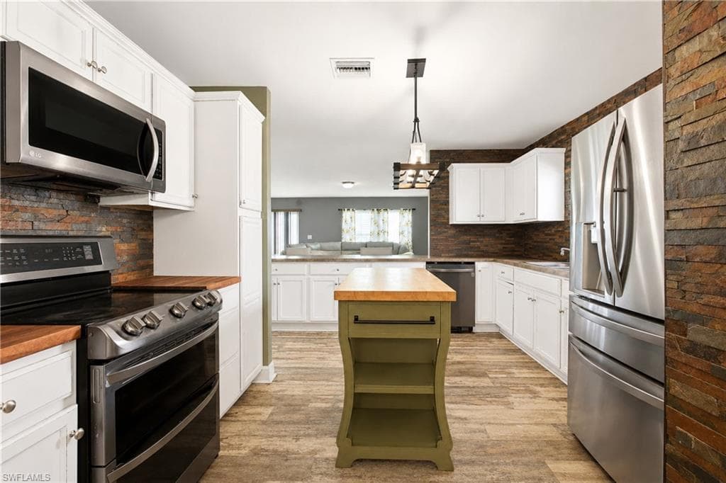 10365 Canal Brook LN-8
