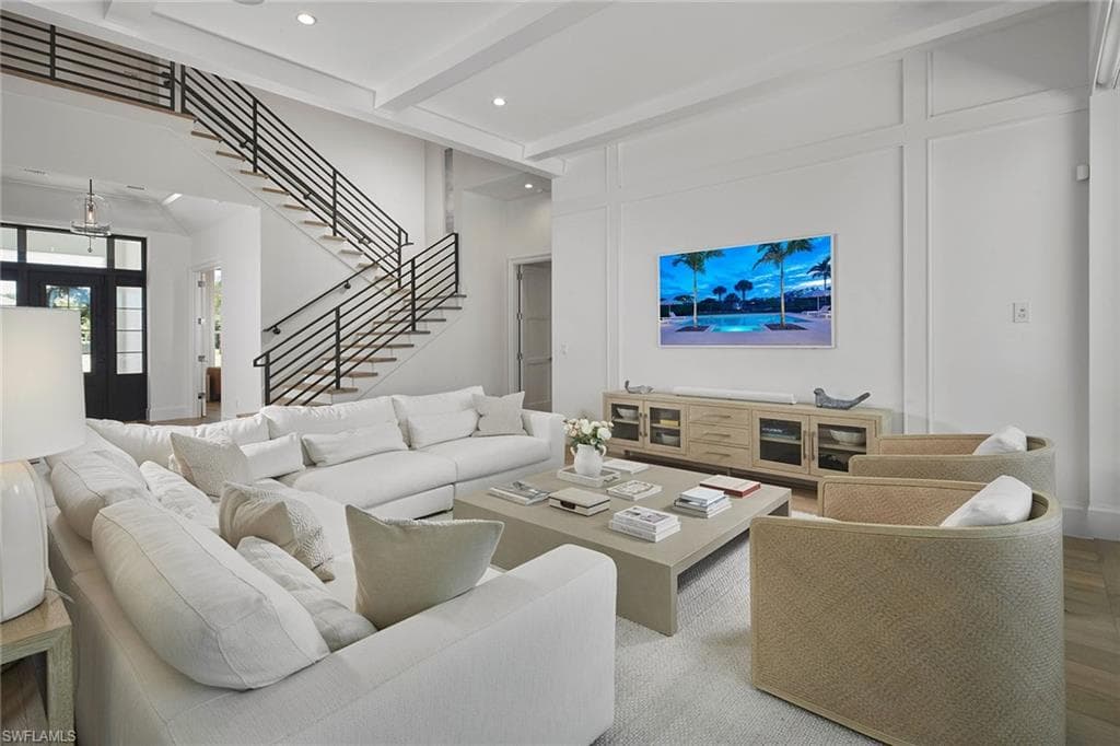 16764 Enclave CIR-10