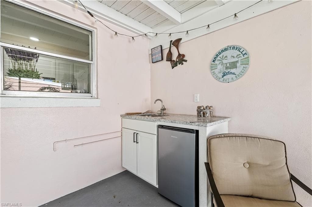 1643 Ricardo AVE-27
