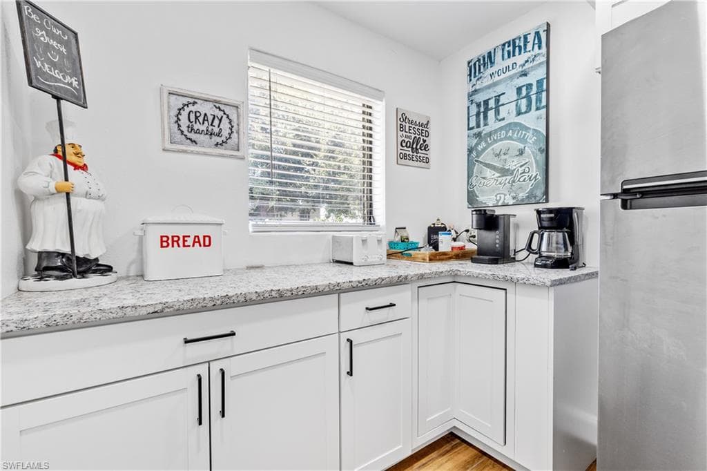 1643 Ricardo AVE-14