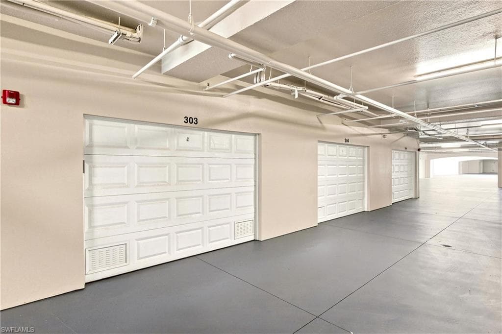 4874 Hampshire CT 303-29