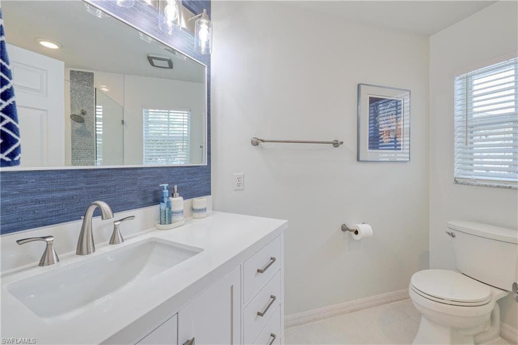 22589 Island Lakes DR-25