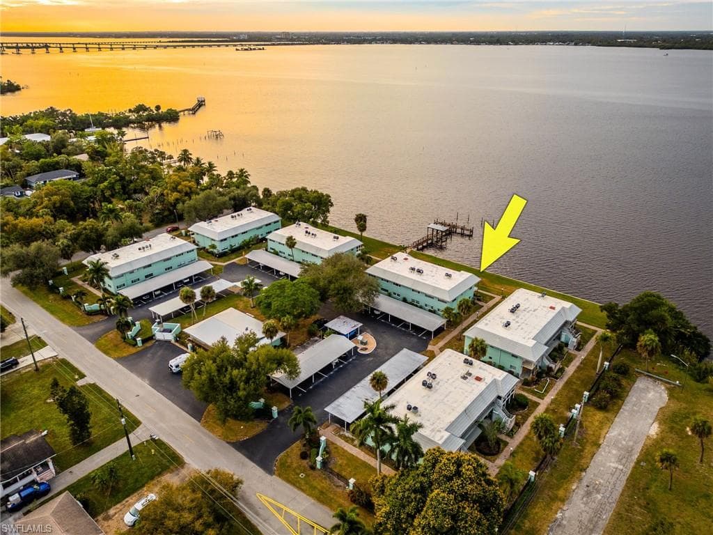 3225 E Riverside DR 31C-32