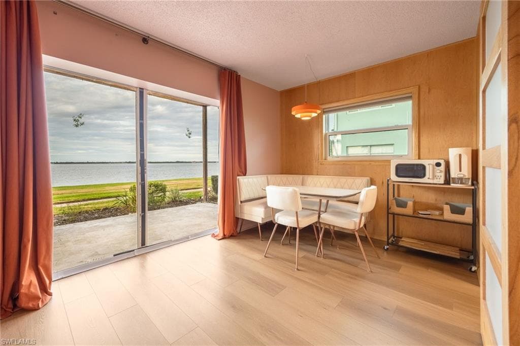 3225 E Riverside DR 31C-9