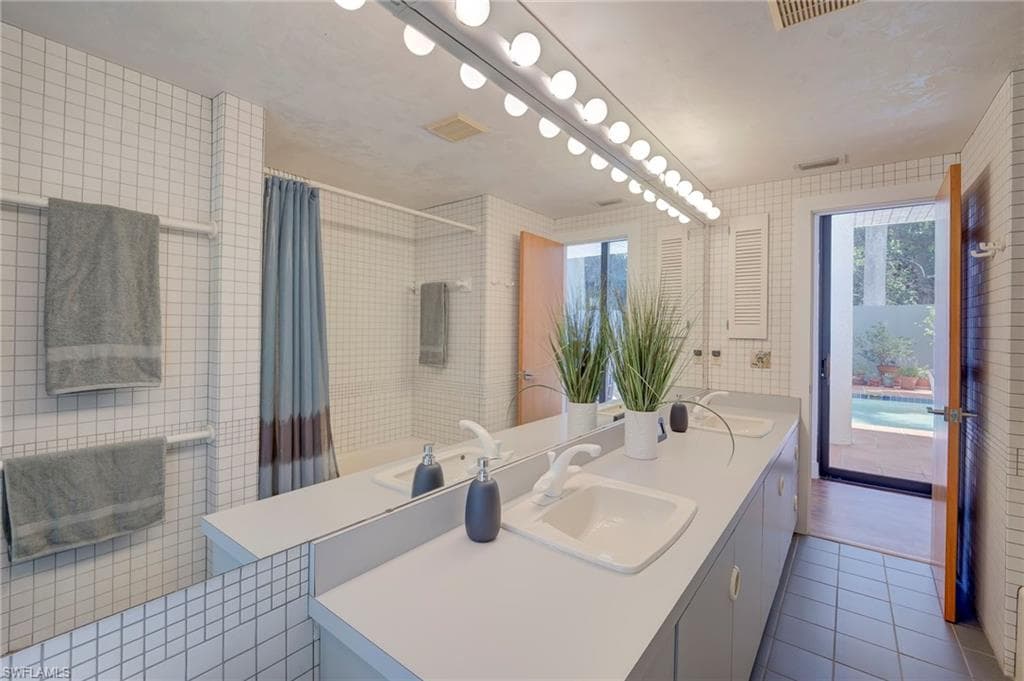 1215 Caloosa DR-27