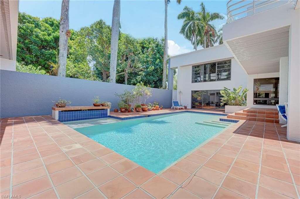 1215 Caloosa DR-37
