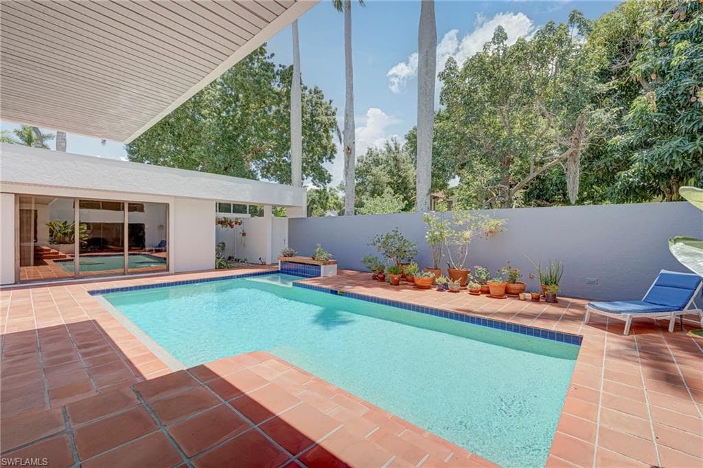 1215 Caloosa DR-35