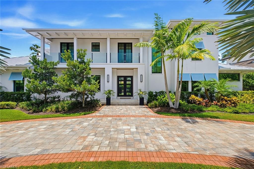 692 Banyan BLVD-2