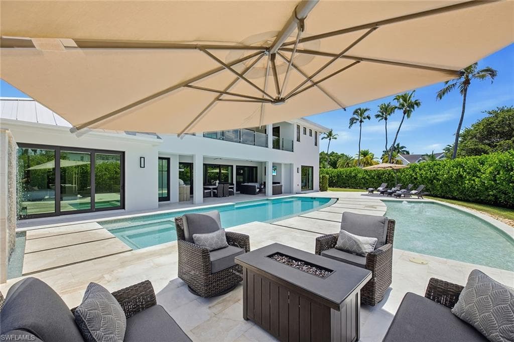 692 Banyan BLVD-1