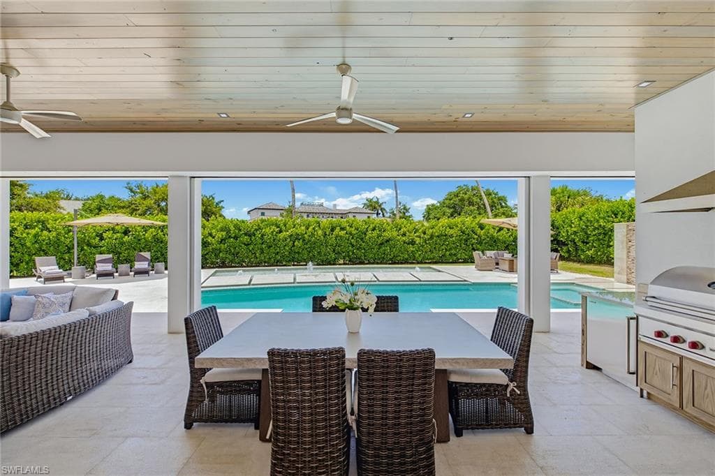 692 Banyan BLVD-9