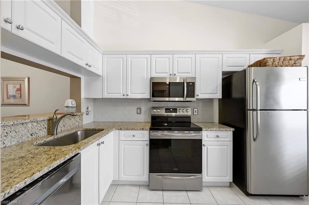 6605 Huntington Lakes CIR 203-11
