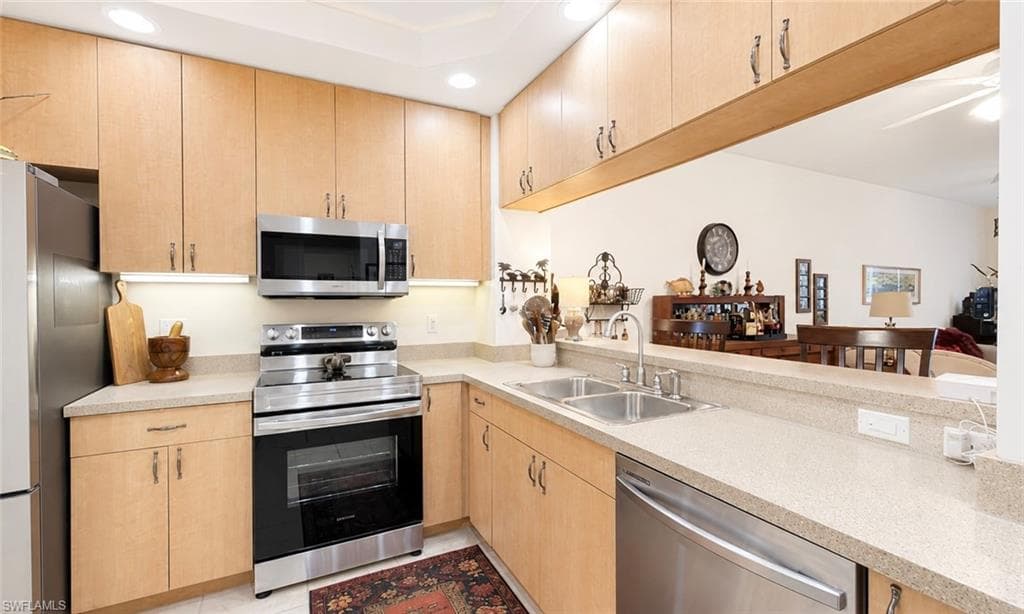 1133 Van Loon Commons CIR 202-8
