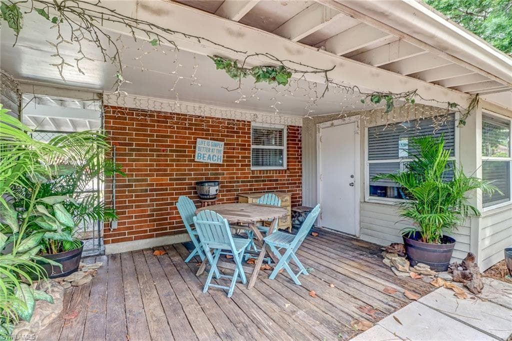2140 Harbor LN-27