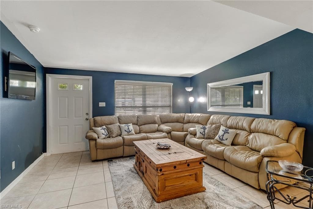 2140 Harbor LN-6