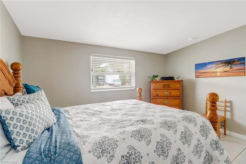 2140 Harbor LN-13
