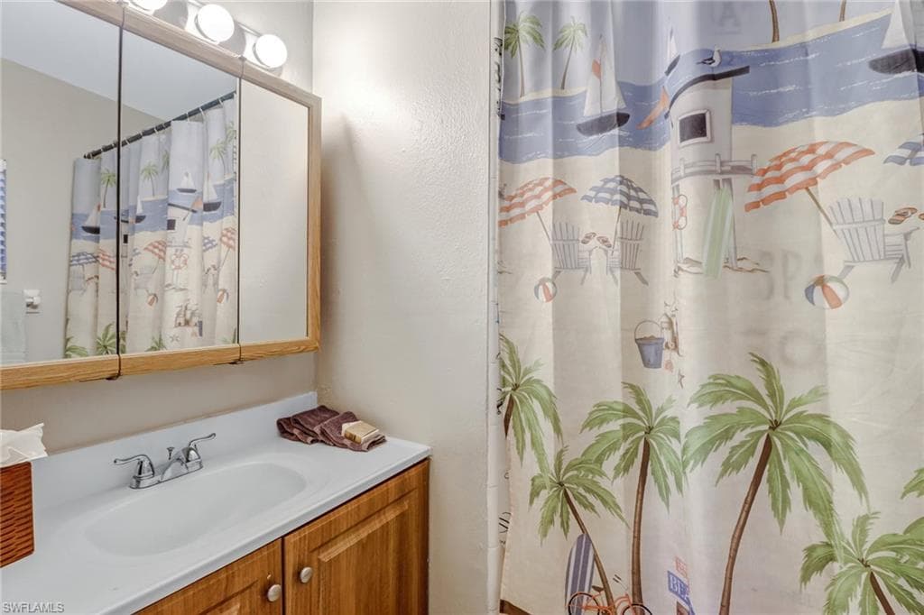 2140 Harbor LN-16