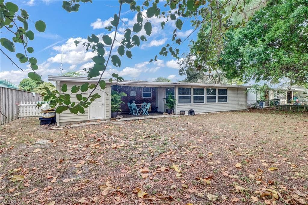 2140 Harbor LN-24