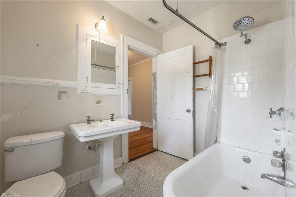 2644 Providence ST-6