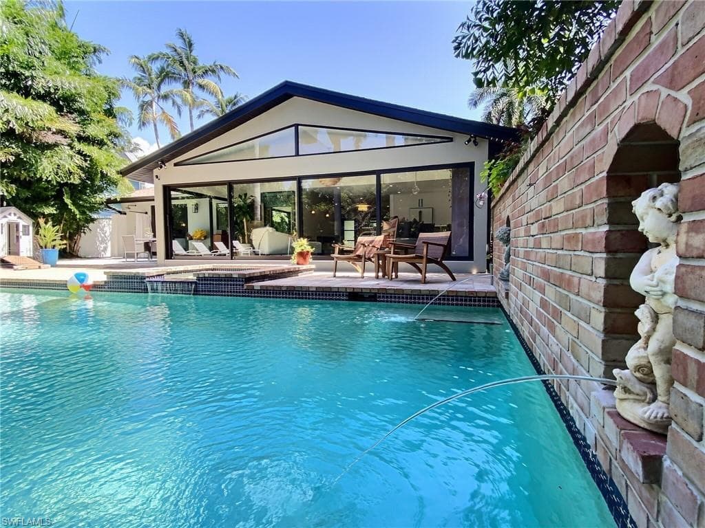 1031 Diana AVE-2