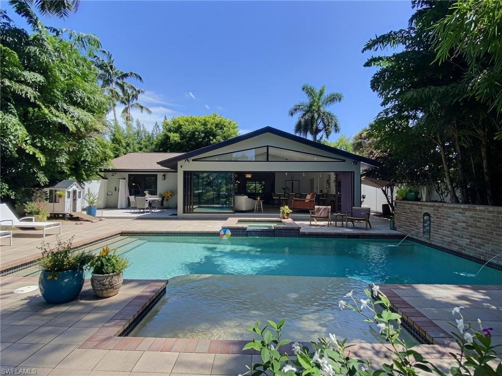 1031 Diana AVE-1