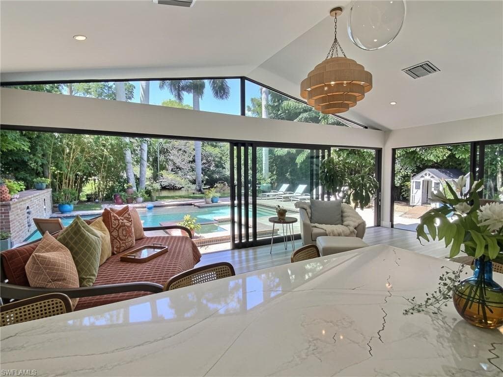 1031 Diana AVE-8