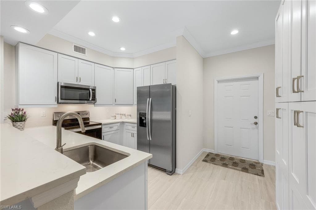 1137 Winding Pines CIR 106-7