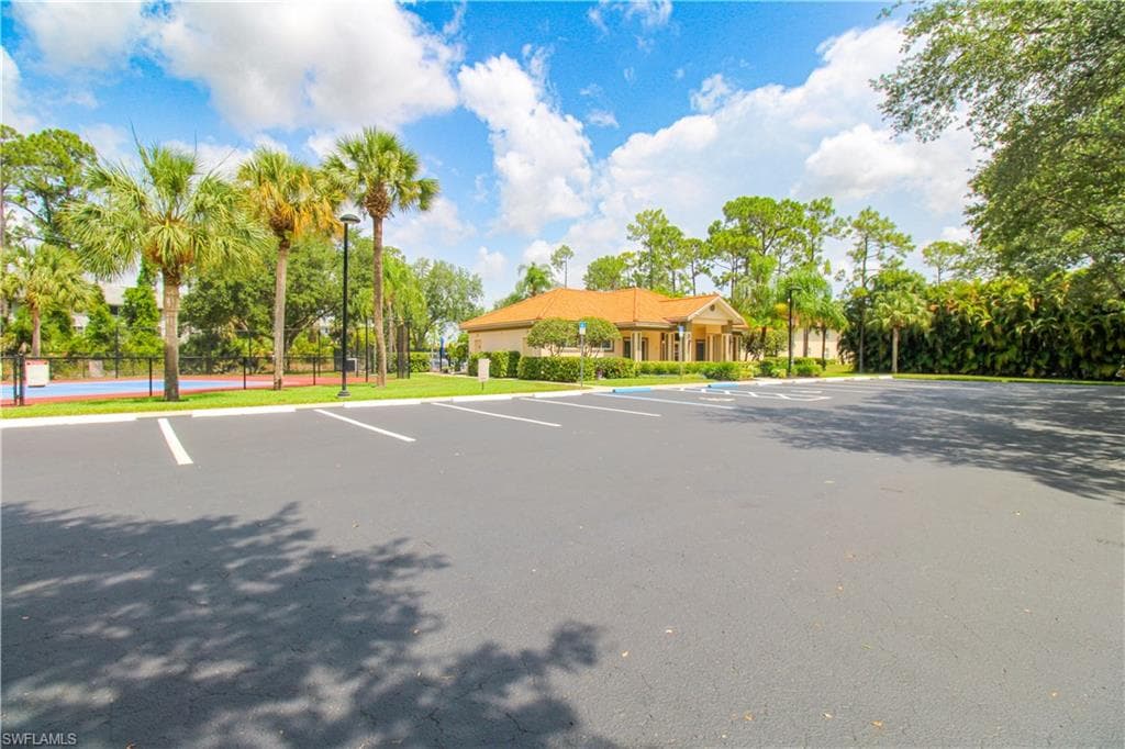 225 Robin Hood CIR 203-43