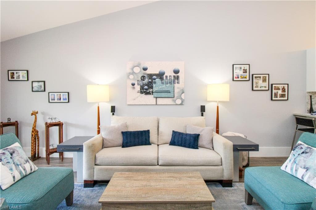 225 Robin Hood CIR 203-22