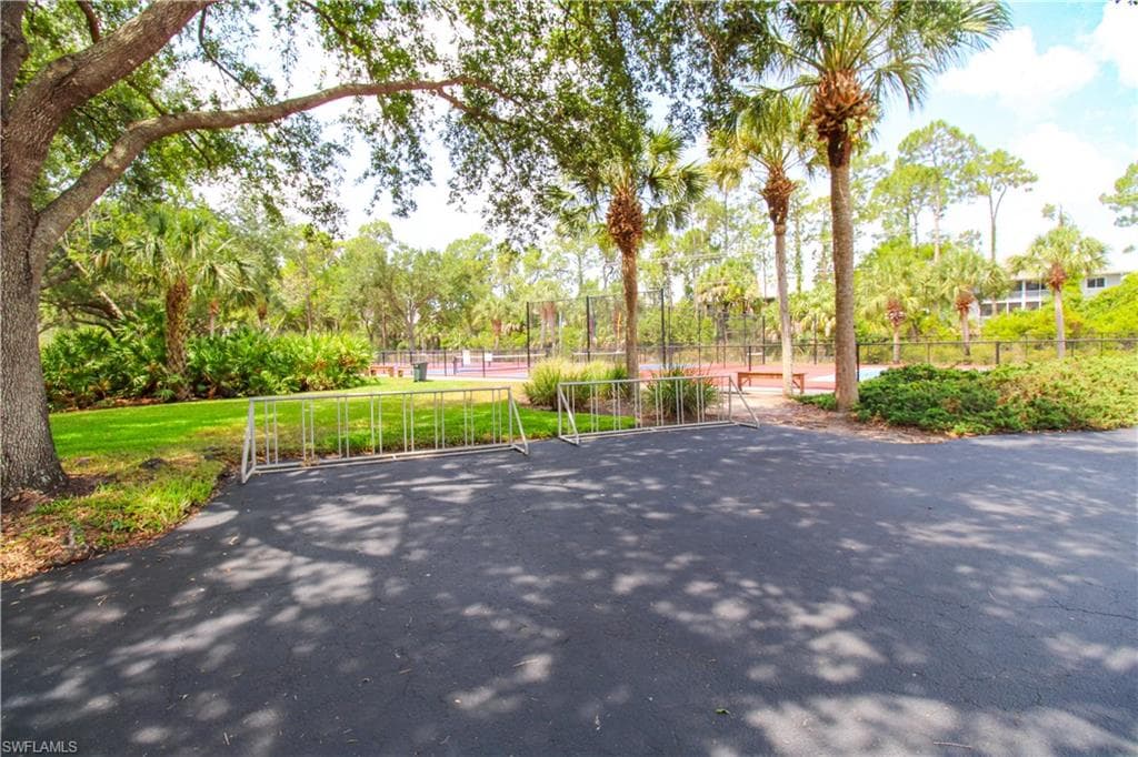 225 Robin Hood CIR 203-44