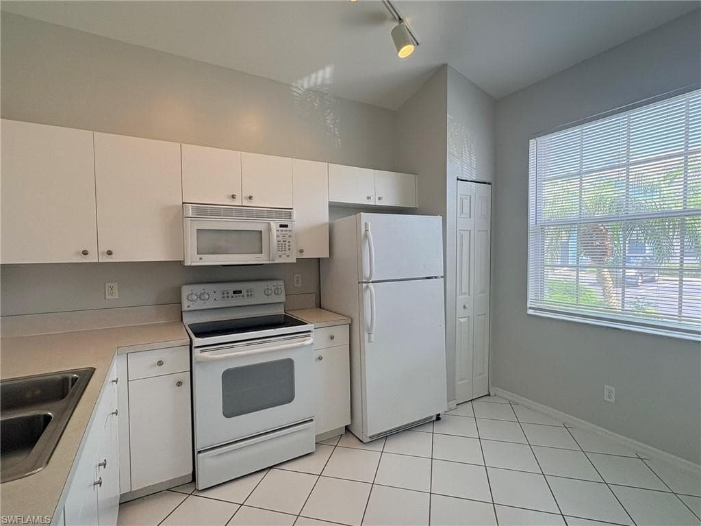 3619 Pine Oak CIR 108-2