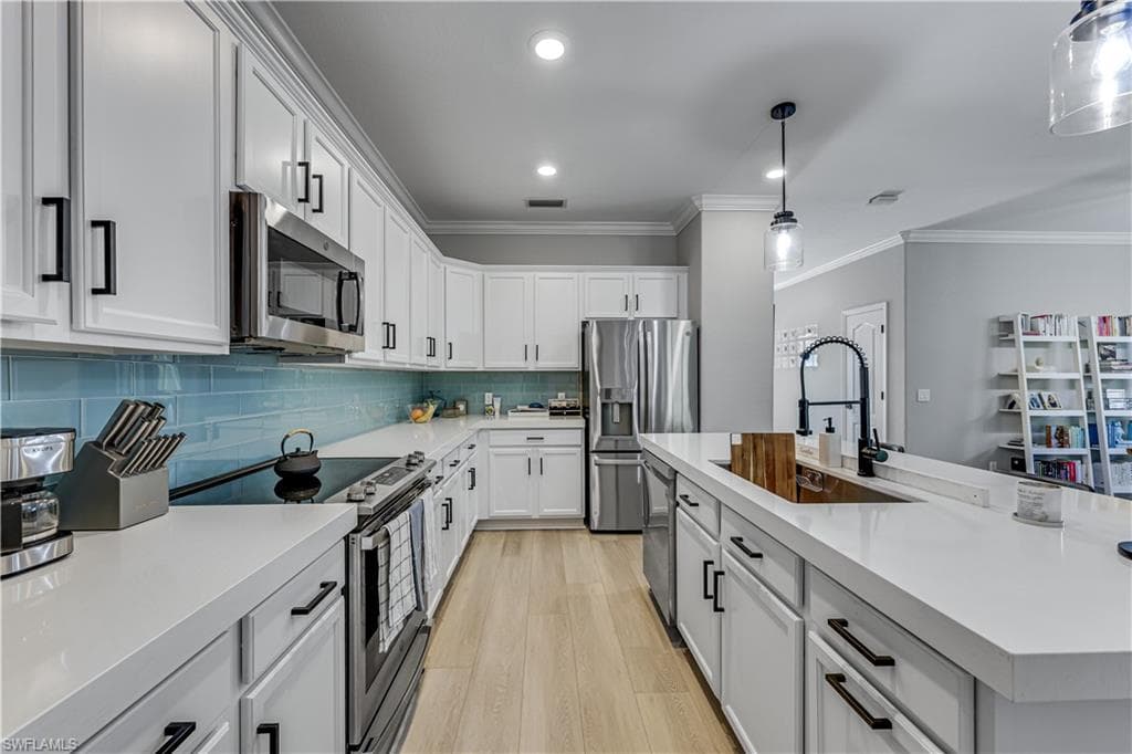 4331 Raffia Palm CIR-2