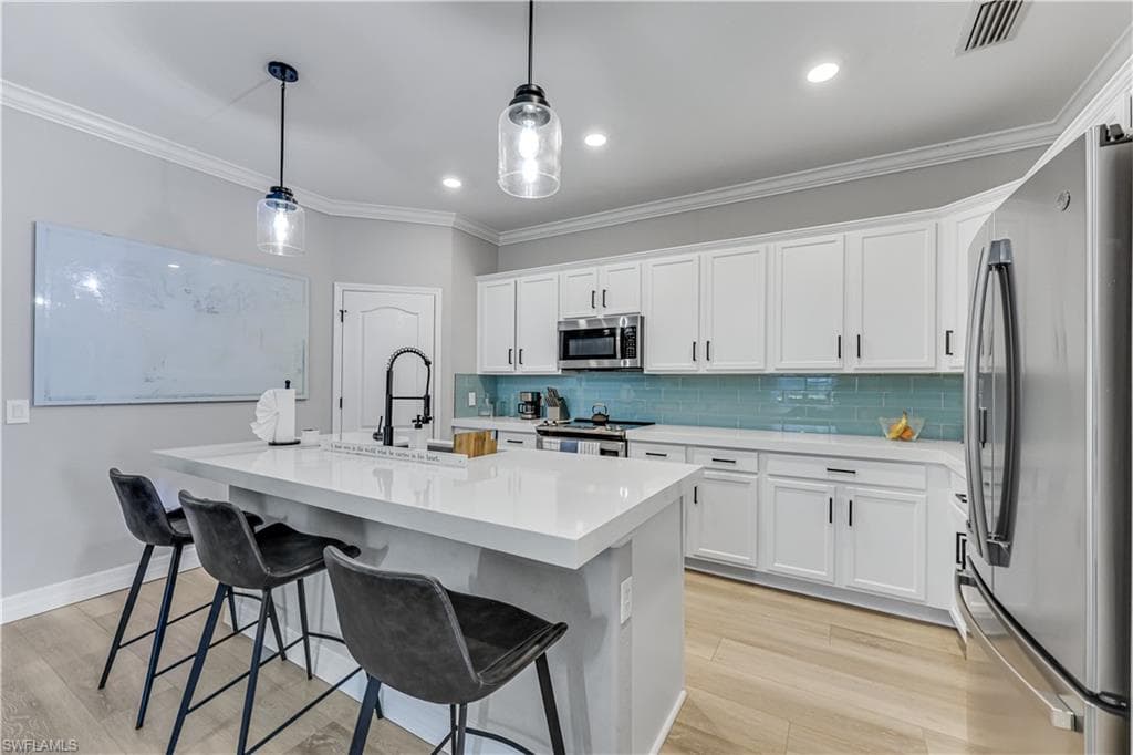 4331 Raffia Palm CIR-4