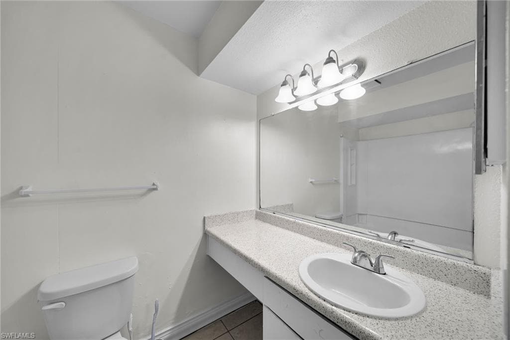 2885 Winkler AVE 612-13